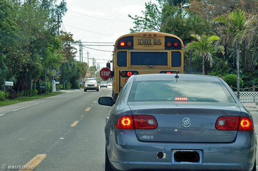 Schulbus überholen verboten
