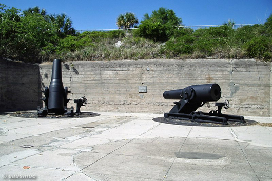 Kanonen im Fort